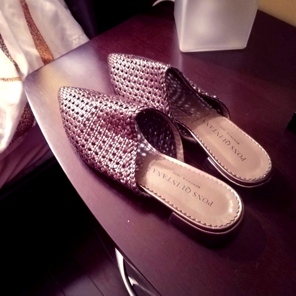 Flat shoes